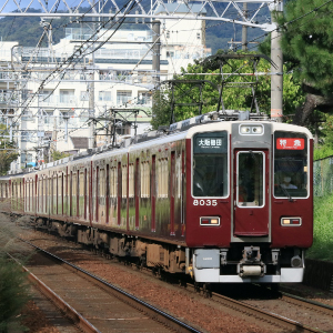 大阪間を走る電車の沿線写真